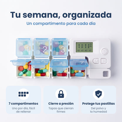 Pastillero VitalClock abierto con pastillas, un compartimento por cada día de la semana